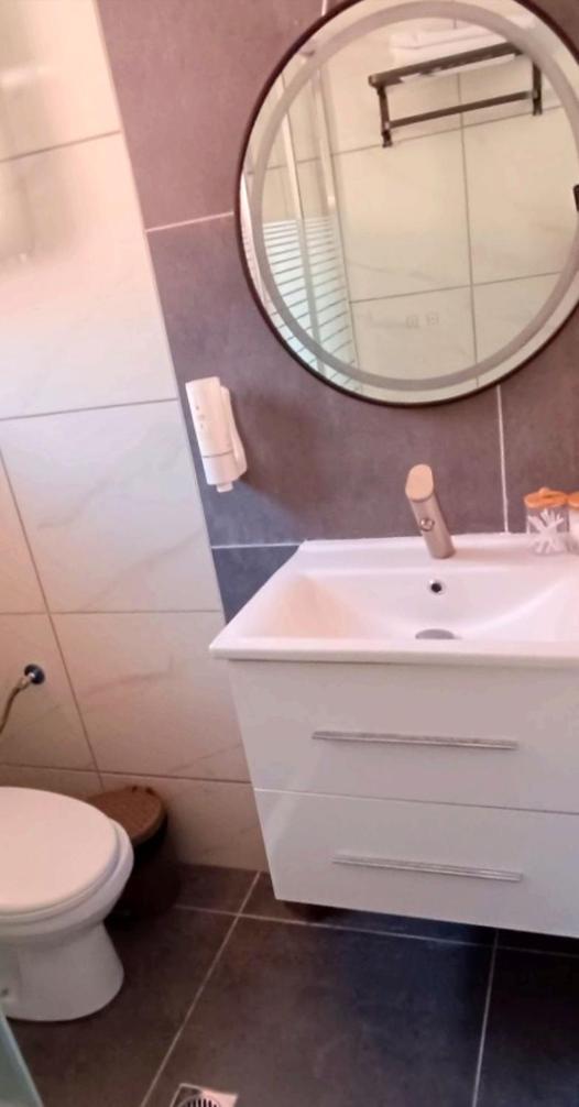 A & K Vacation House Varos Ngoại thất bức ảnh